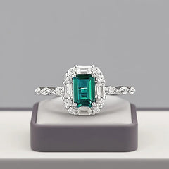 Luxury 18K white Solid Platinum PT950 certifid set with 4*6 imitation emerald ring for women, small, exquisite and versatile