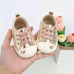 Baby Learning Walk Shoes, Silver Gold Shiny Heart Patch Baby Crib Shoes, Soft Light Cute Newborn Boys Girls Footwear 0-1 Year