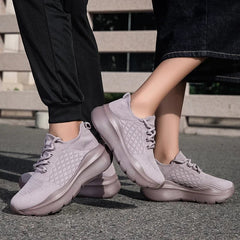 Beige Sports Shoes with Thick Curved Soles Men's Women Fashionable Sports Shoes Thick Cushioning Sole Suitable for Running, Gym