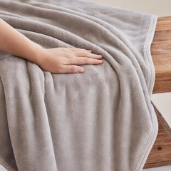 Durable Blanket Solid Color Flannel Throw Blanket Lightweight Plush Bed Cover Soft Fuzzy Sofa Blanket for Cozy Nap Sleeping