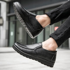 Men's Light Leather Casual Shoes Outdoor Walking Shoes Comfortable Sports Shoes Soft Social Shoes Men's Luxury Brand Copy Shoes
