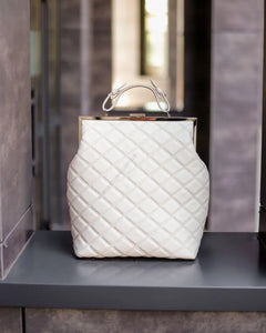 LOST IN VINTAGE Artificial Leather Bag Rhombus Fabric Kiss-lock Big Female Clutch Handbag Proudly Carried In Hand 36x30x15cm