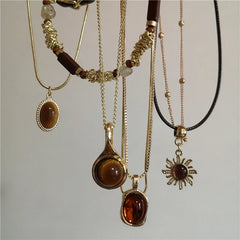 Vintage Leather Brown Stone Sun Pendant Beaded Choker Clavicle Chain Necklace For Women Unique Y2K Personalized Grunge Jewelry