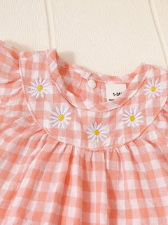 Newborn baby girl two-piece set: white cotton pleated sleeveless checkered top and matching triangular leggings
