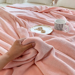 Luxury Flannel Travel Blanket for Airplane Lightweight Office Nap Soft Blanket Non-shedding and Colorfast Multi-purpose Blankets
